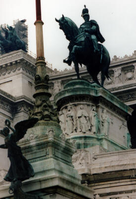 Rome filled with staues of its history More Italy - Rome, Florence, Venice,  Ancient Roman towns ...photography by Bill Bell