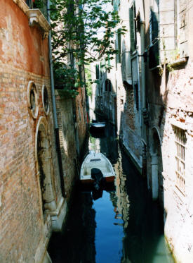 Narrow canal in Venice More Italy Photography -  Venice, Florence, Rome,  Ancient Roman towns ...photography by Bill Bell